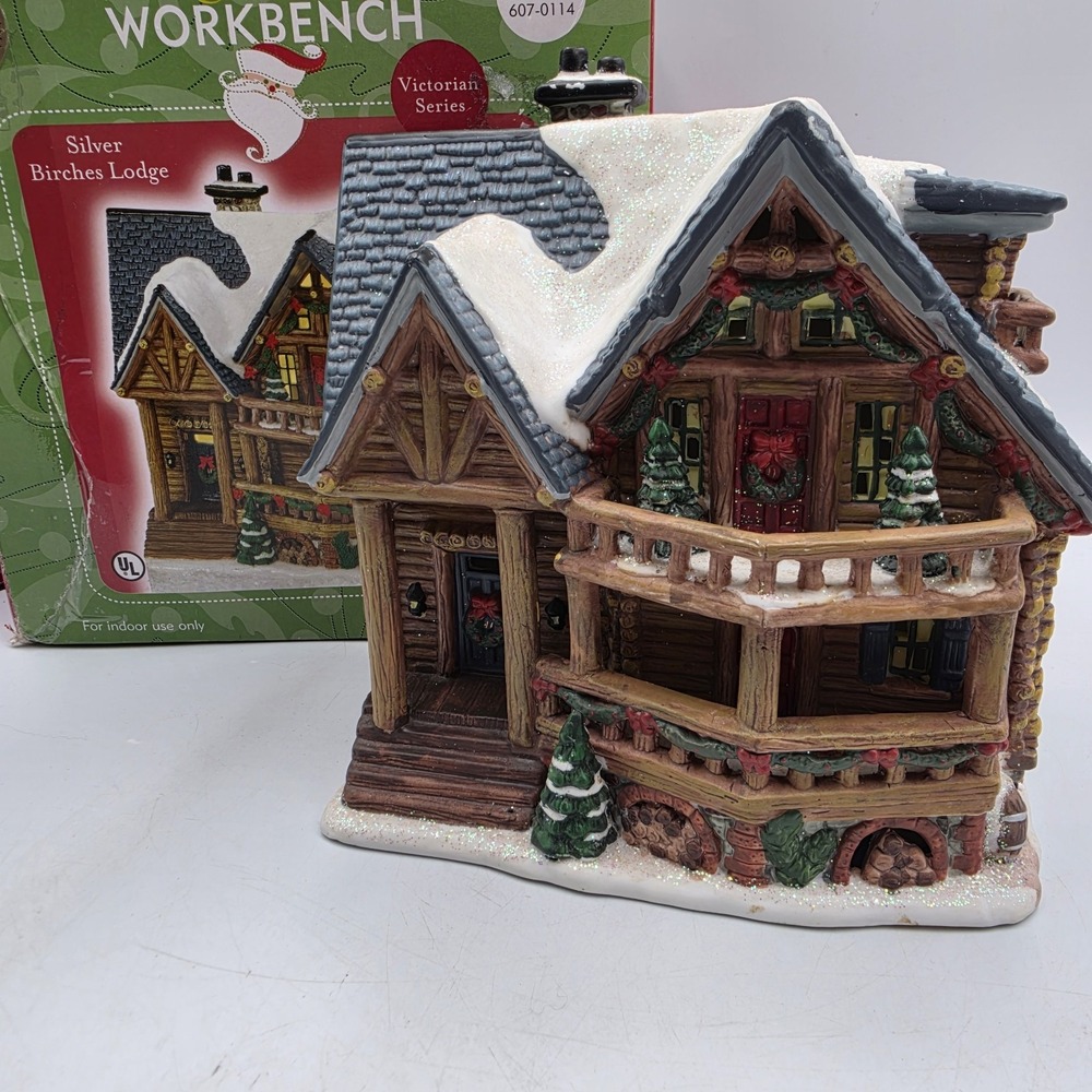Santa's Workbench Silver Birches Lodge Village House Illuminated Boxed 2002 VTG